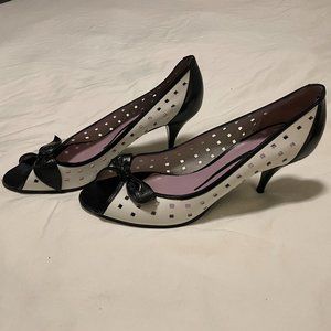 Black and White Almost New Elman Heels Size 40